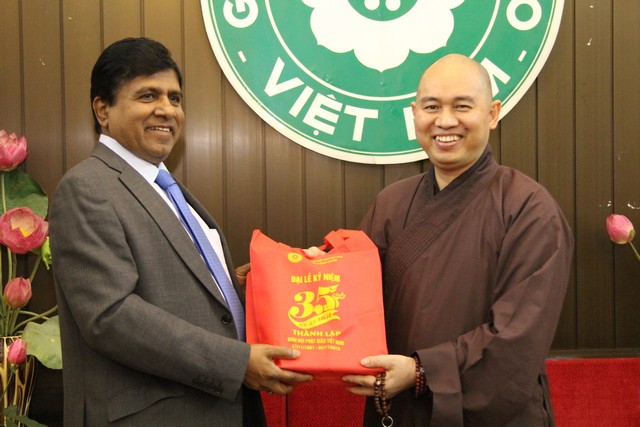 1-Minister_with_Secretary_General_of_Vietnamese_Buddhist_Sangha
