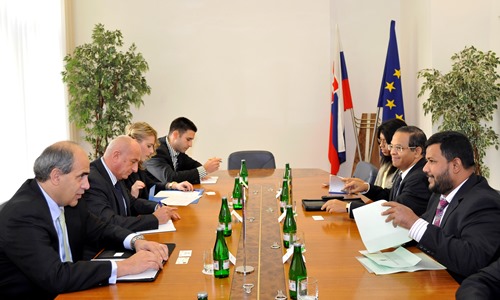 Minister_at_meeting_with_Peter_Burian
