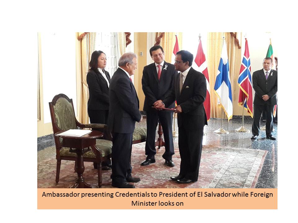 Ambassador_presenting_Credencils