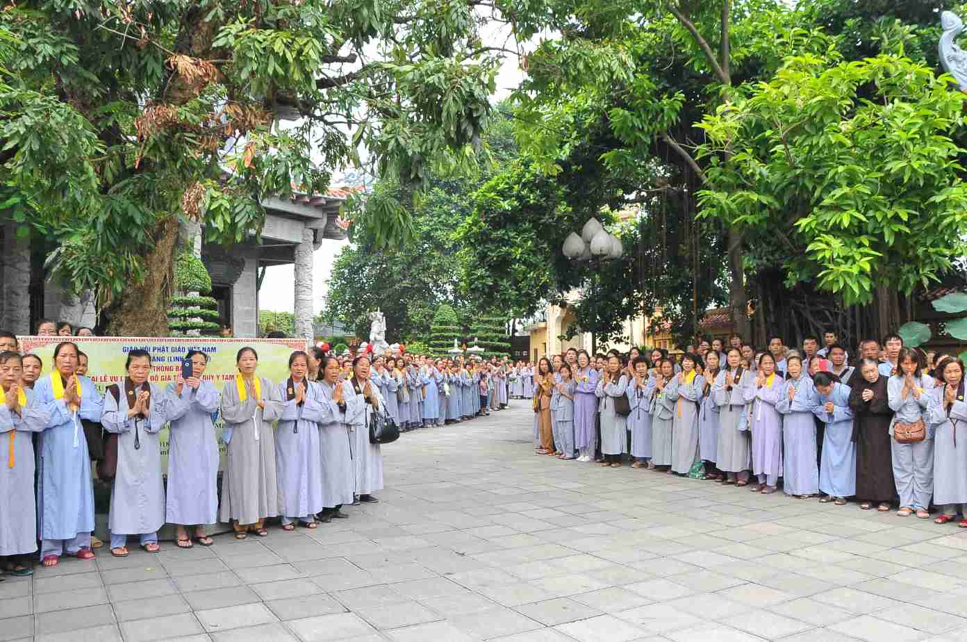 Image 03- Devotees awaiting to witness the procession carrying the Casket with the Sacred Relic