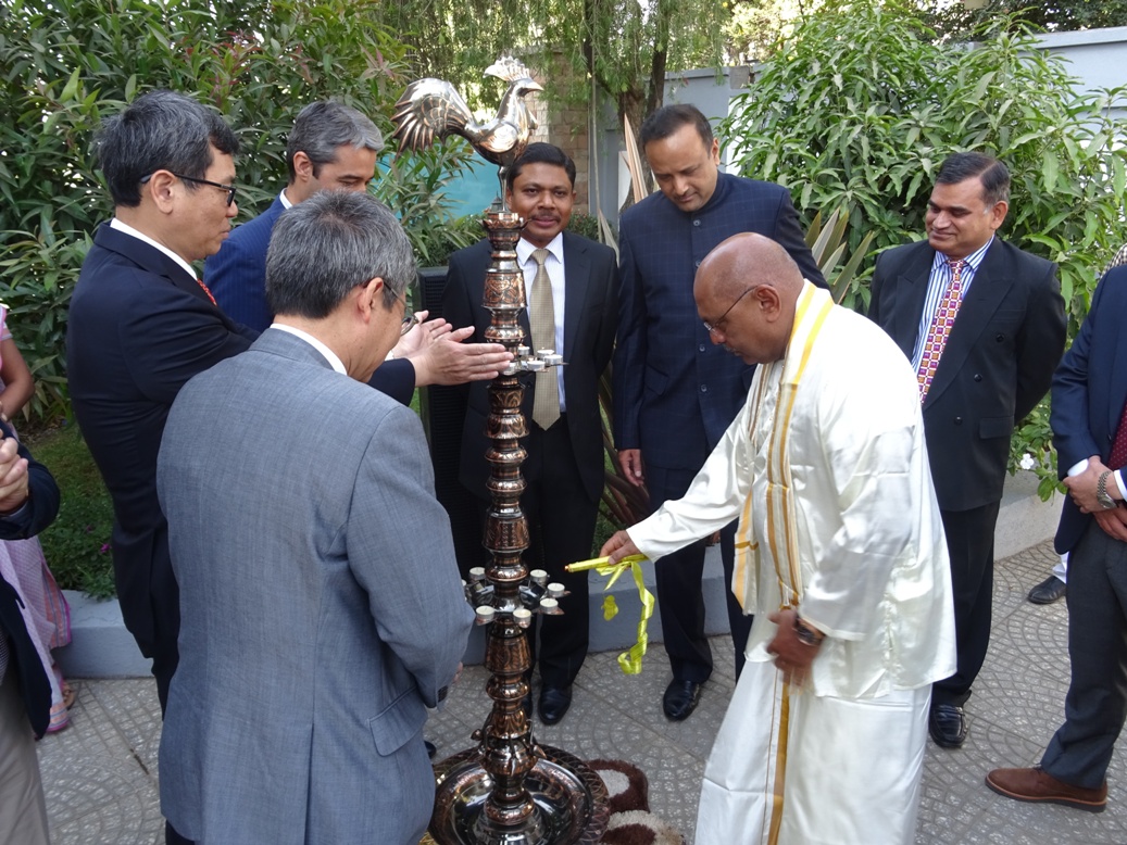 04 lightening the oil lamp