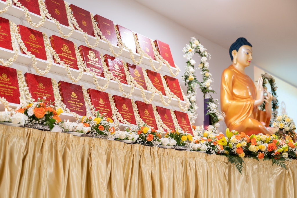 Thripitaka was dispayed at the Mahamewnawa