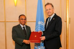 Ambassador Azeez presents credentials to UNOG DG