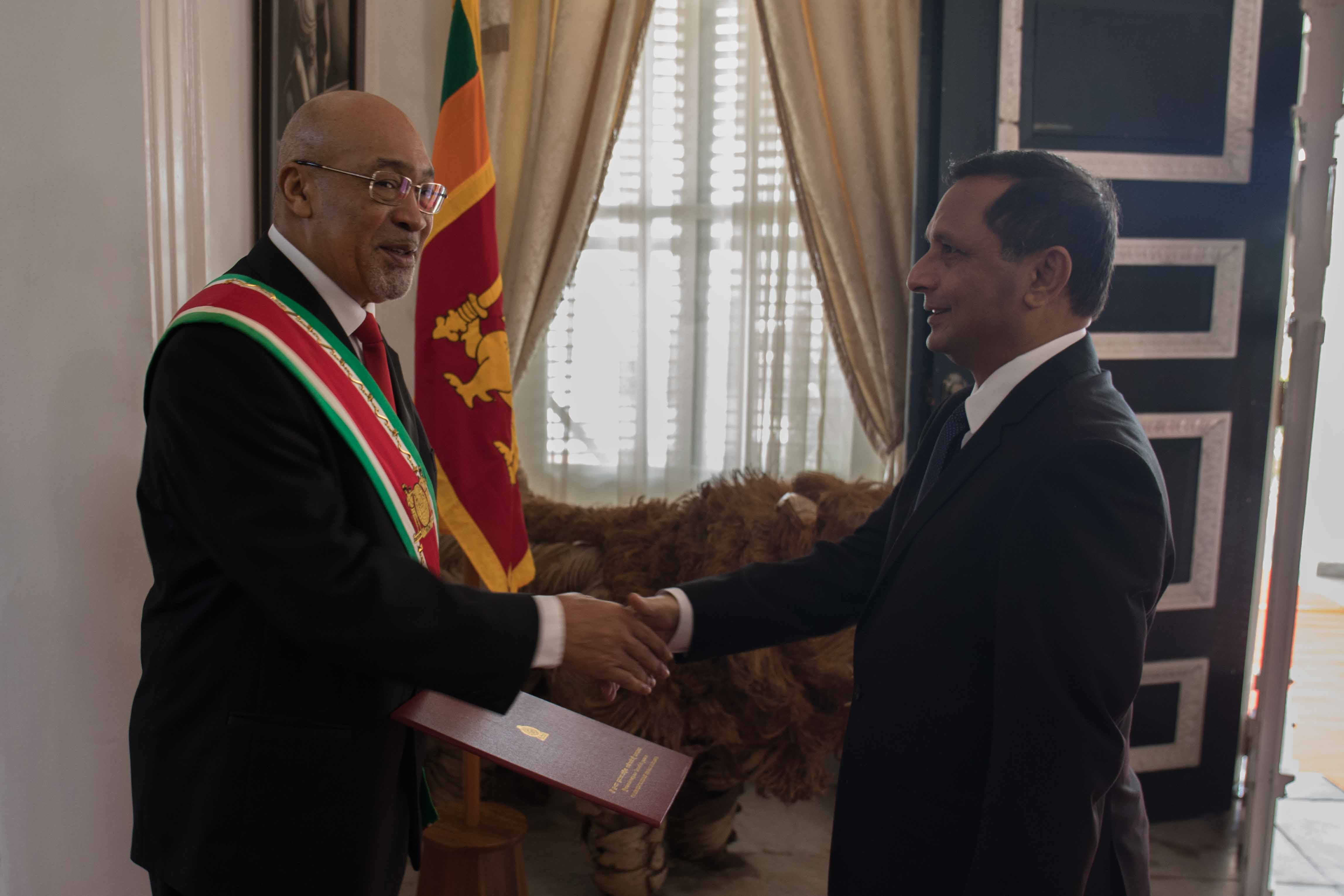 Photo 1(Ambassador Jaffeer presents credentials to the President of Suriname)