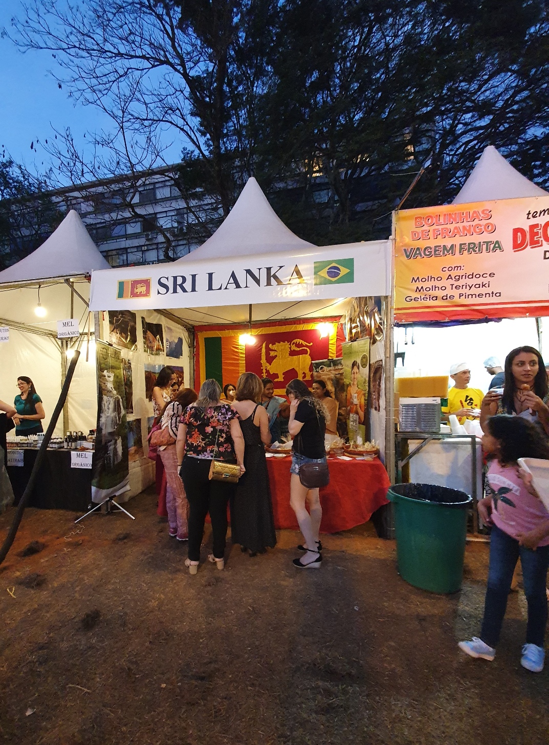 Photo 2 - Sri Lanka Embassy in Brazil participate at the 46th cultural fair at Shin Buddhist Temple of Brasilia