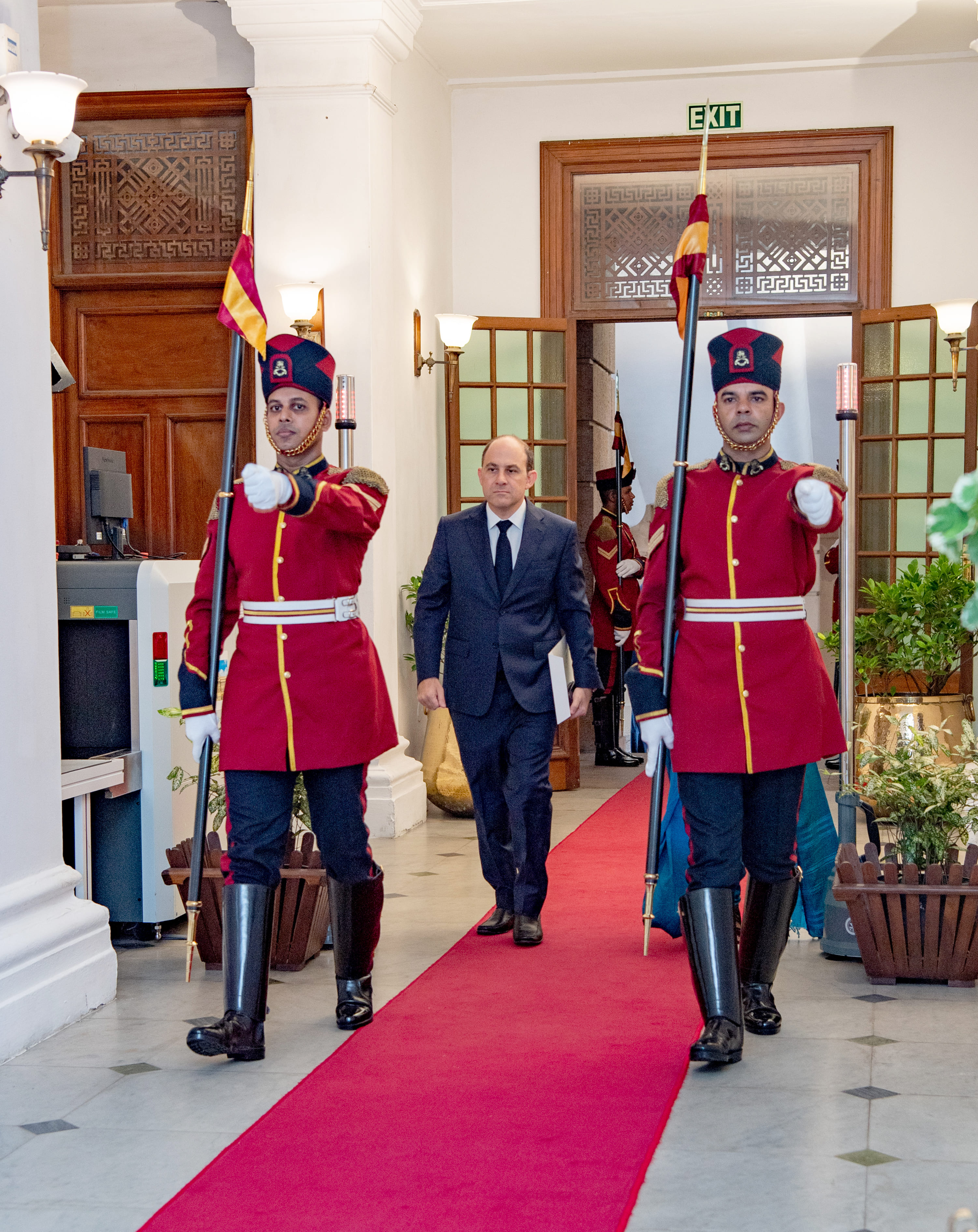 The Ambassador of the Argentine Republic presents Credentials to Sri Lanka