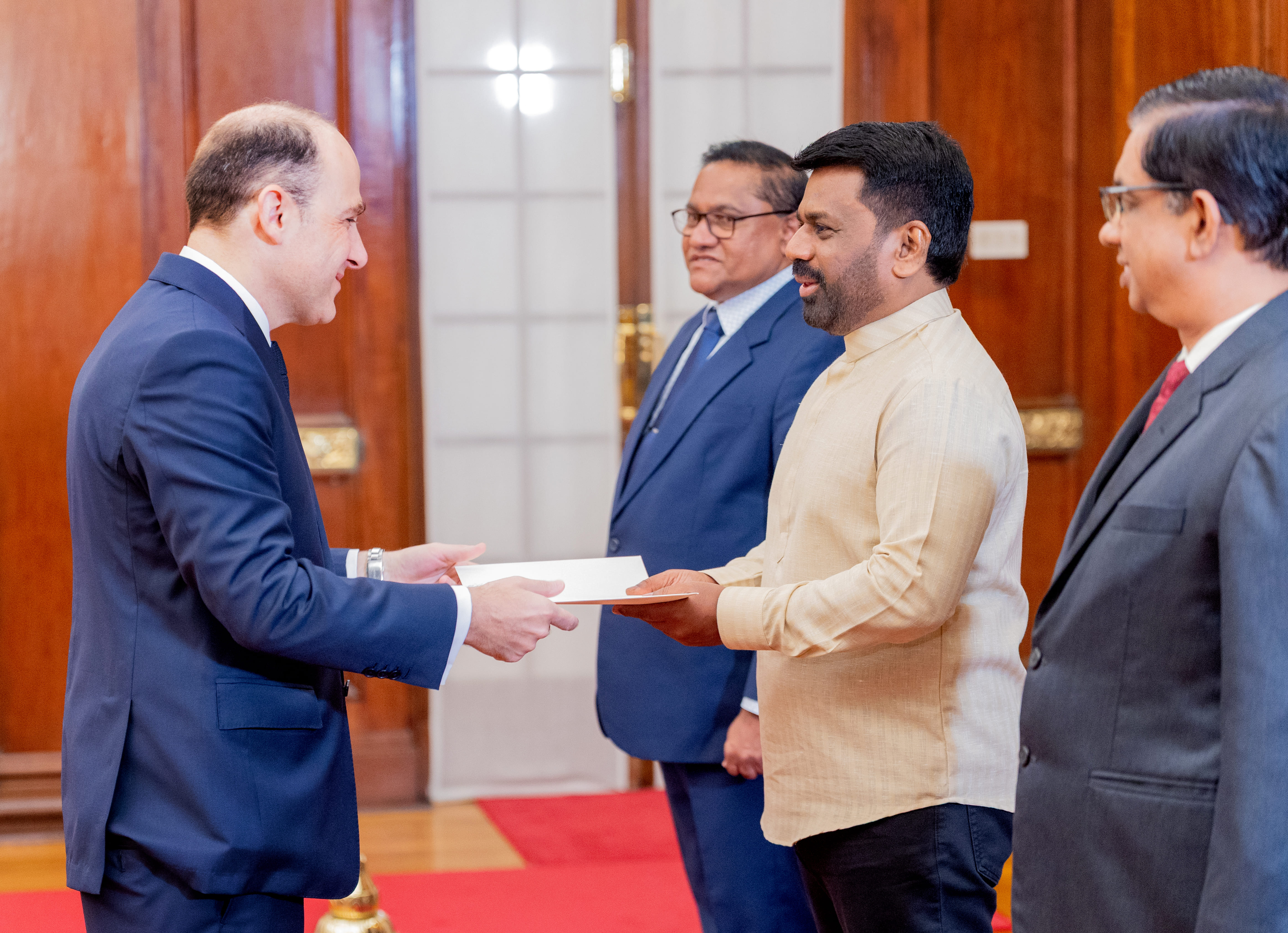 The Ambassador of the Argentine Republic presents Credentials to Sri Lanka 