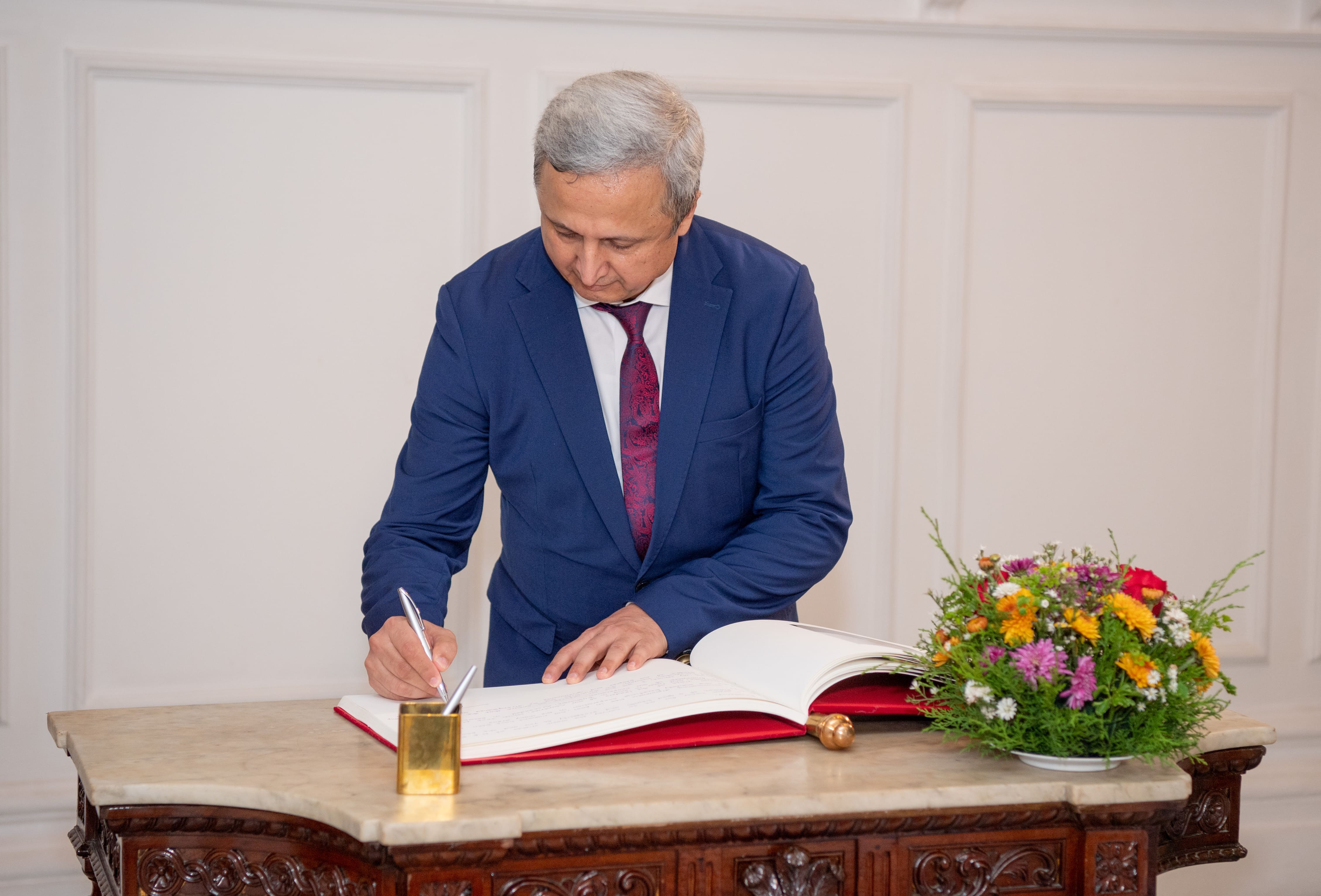 The Ambassador of the Republic of Tajikistan presents Credentials to Sri Lanka