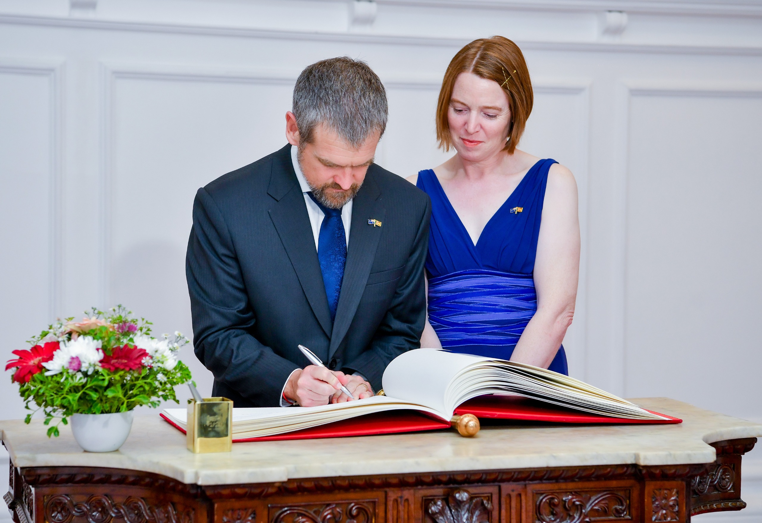  The High Commissioner of the Commonwealth of Australia presents Credentials to Sri Lanka
